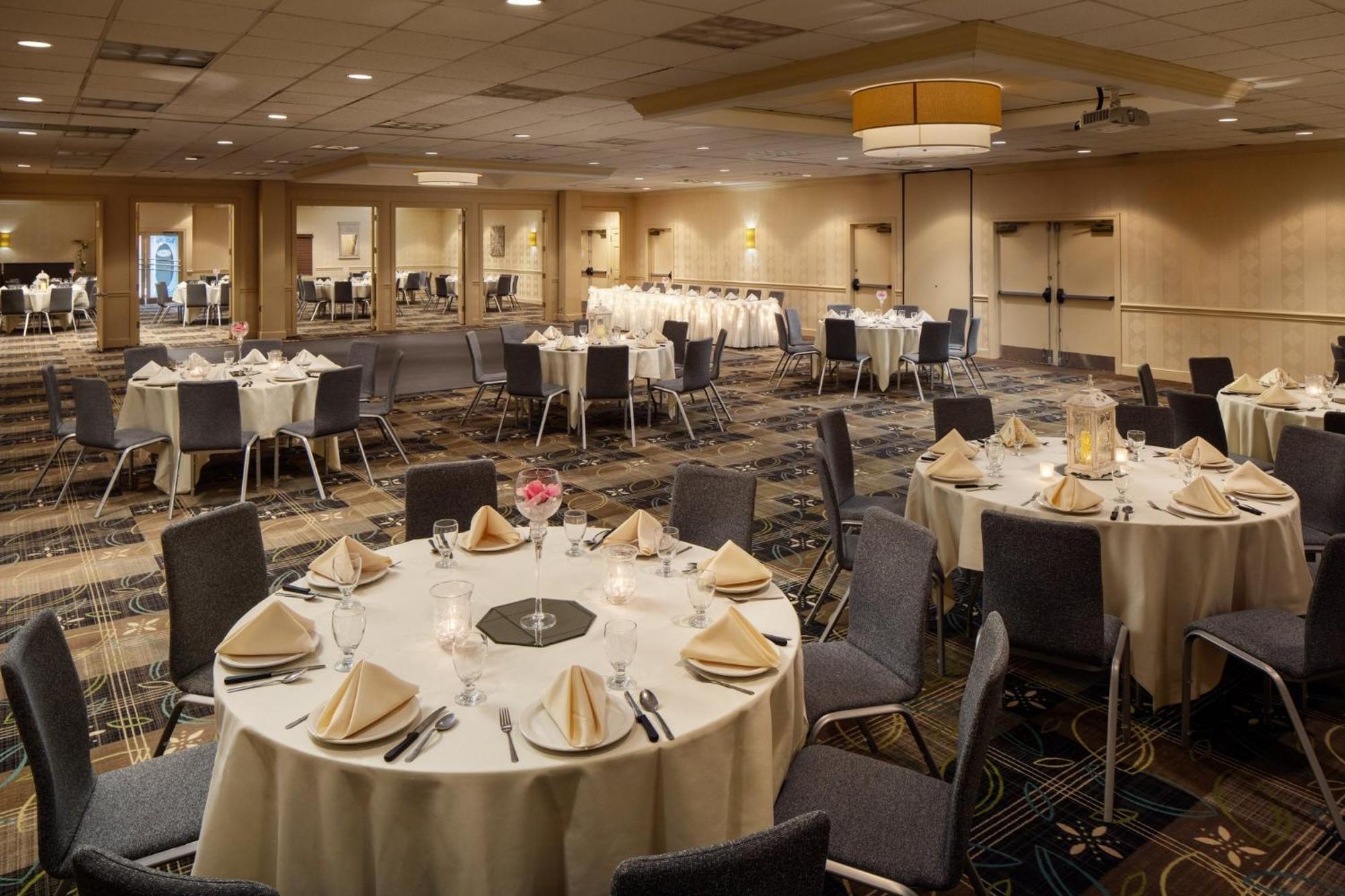 Holiday Inn Weirton-Steubenville Area Εξωτερικό φωτογραφία