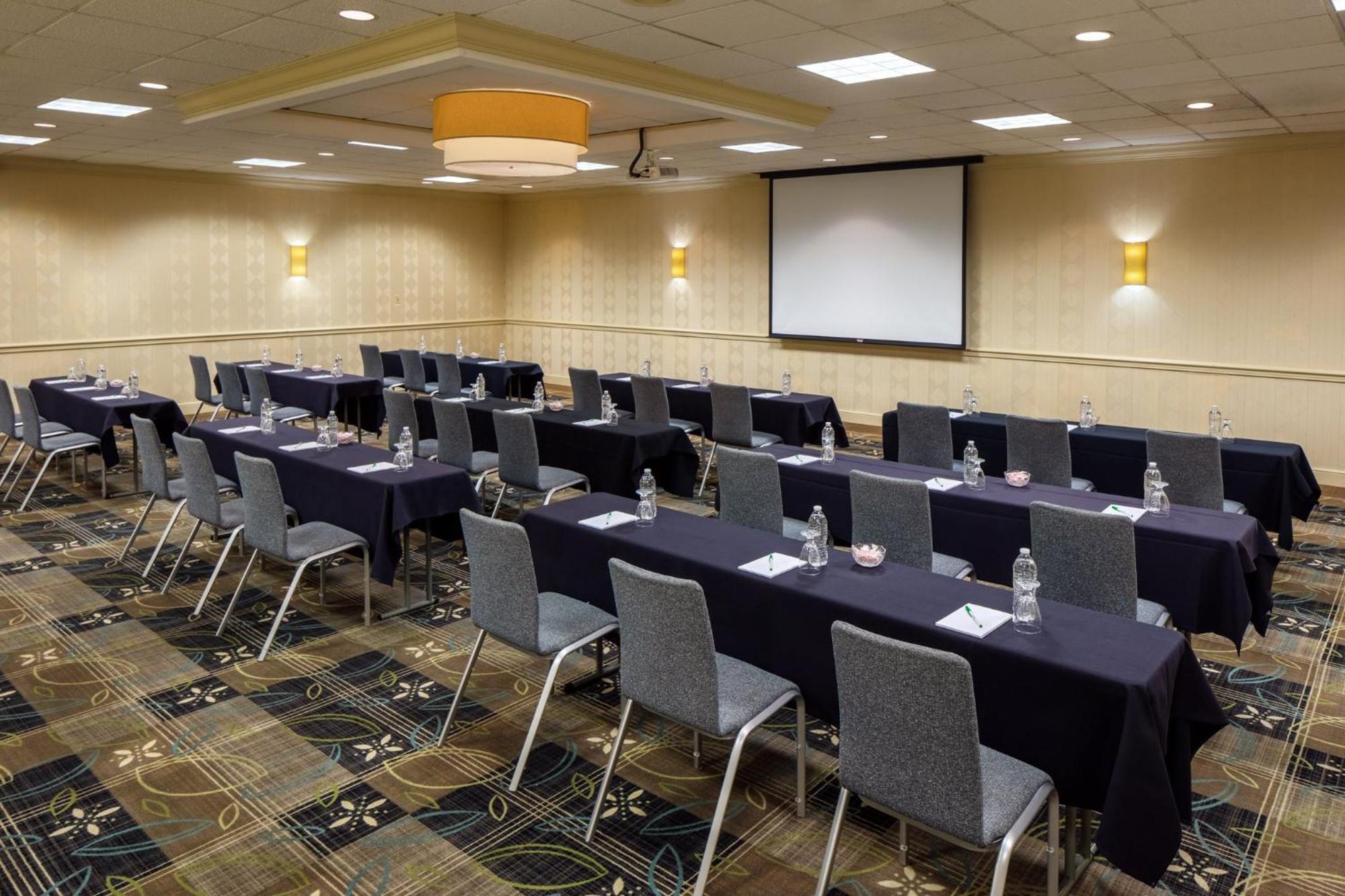Holiday Inn Weirton-Steubenville Area Εξωτερικό φωτογραφία