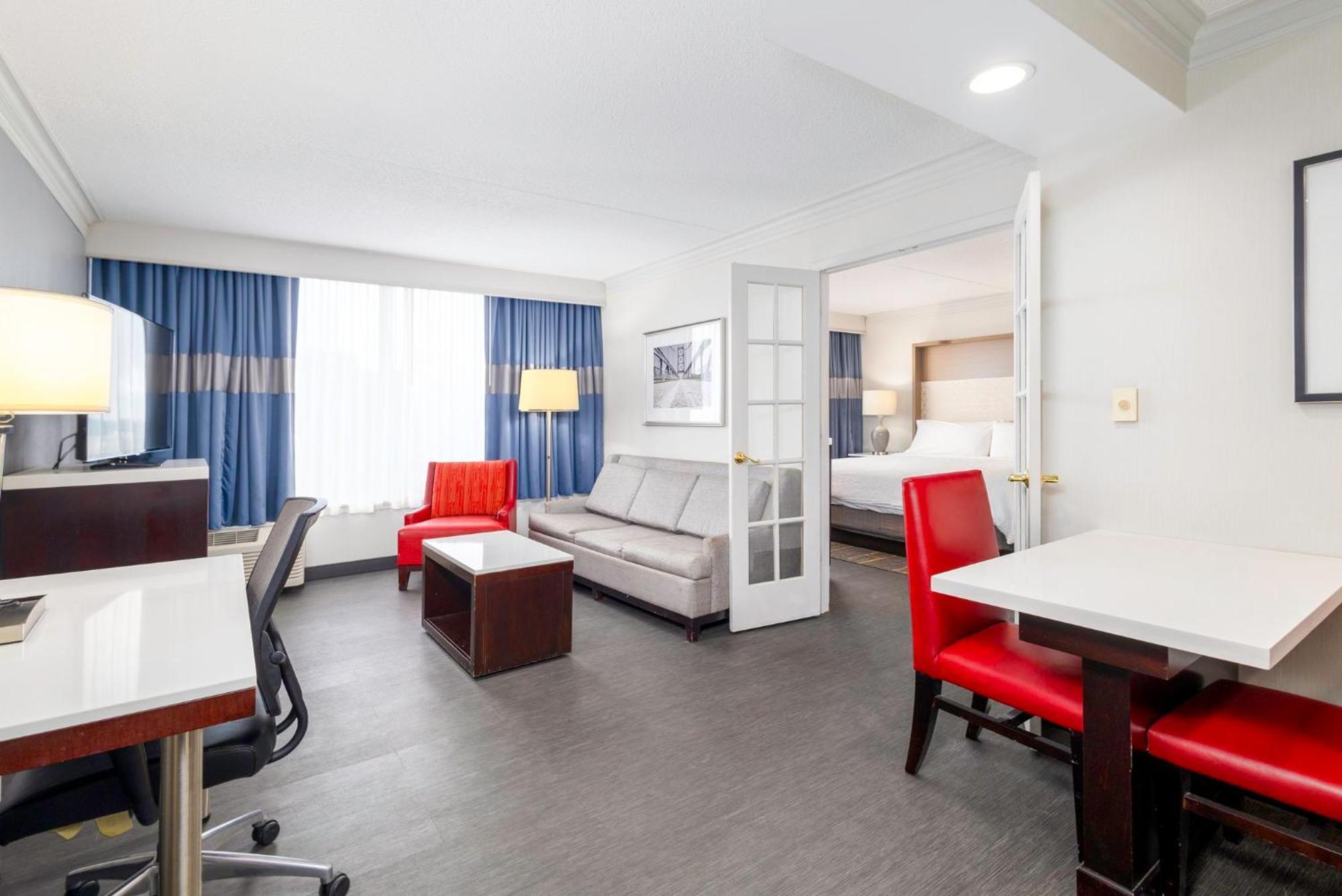 Holiday Inn Weirton-Steubenville Area Εξωτερικό φωτογραφία